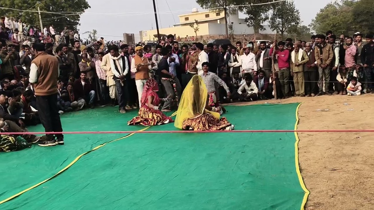 बुढ़ा बाद्य मेला में राई रामकिशोर यादव द्वारा किया गया है 
