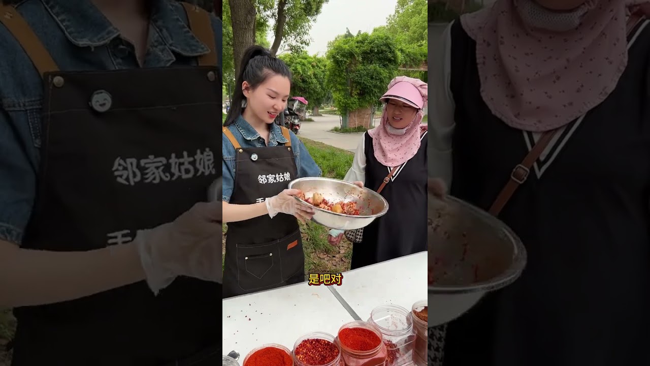 手工现拌霉豆腐香辣可口，旁边的阿姨说看着拌口水都快流下来啦# #豆腐乳  #霉豆腐 #下饭菜#摆摊日记