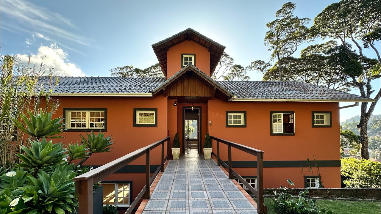 CASA À VENDA COM VISTA PARA O DEDO DE DEUS, EM CONDOMÍNIO, 4 QUARTOS, R$1.190.000,00. ❌VENDIDA ❌