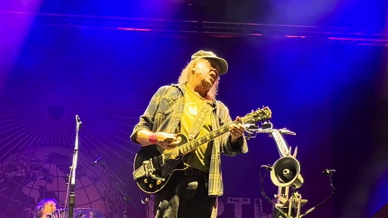 Rockin’ in the Free World - Neil Young and The Chrome Hearts - Dublin