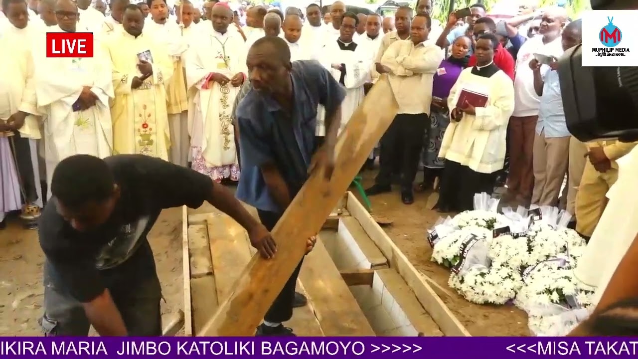 MWANZO MWISHO JENEZA LA MWILI WA MAREHEMU PADRI PETER KUNAMBI LIKISHUSHWA KABURIN