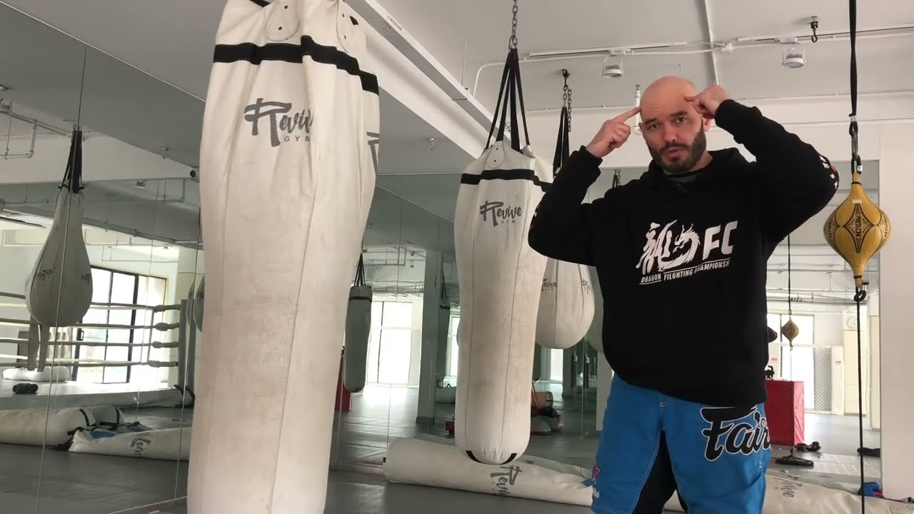 Ты не можешь бить мешок со всей силы без боксёрских перчаток? Мвахахаха!!!