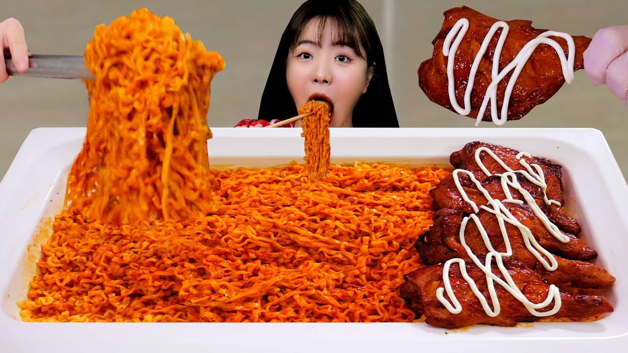 Шоу суперразмерной лапши Nuclear Fire и жареной курицы на гриле по-ямайски ㅣ MUKBANG
