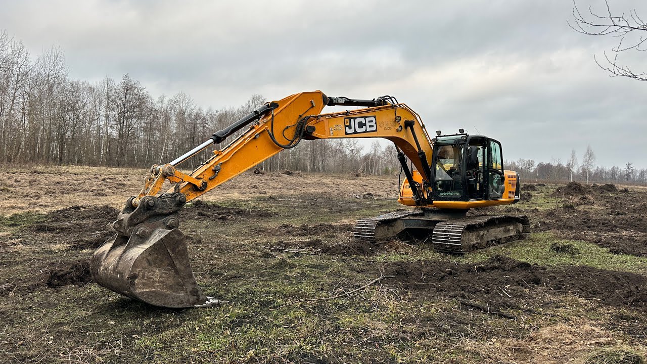 Корчую пеньки на екскаваторі JCB