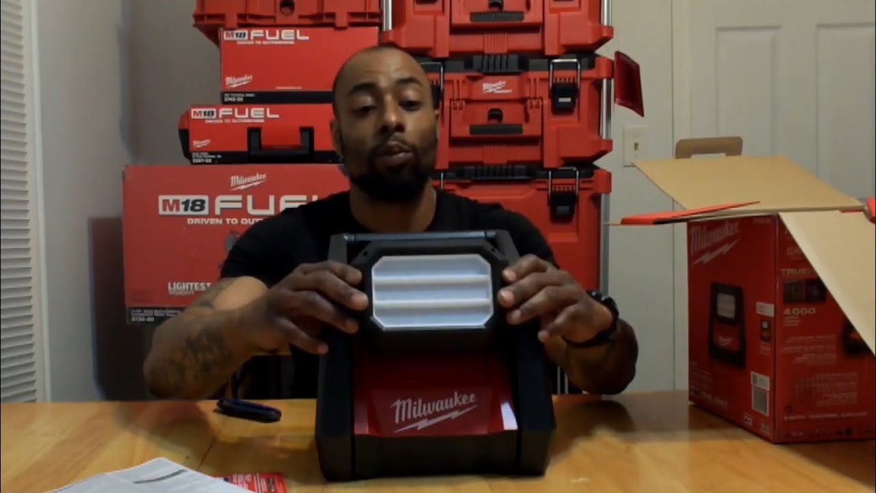 Распаковка: прожектор Milwaukee M18 Rover 2366-20