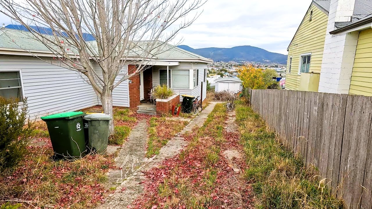 Refusing to Cleanup the Backyard and Transforming the front instead | Autumn is here!!!