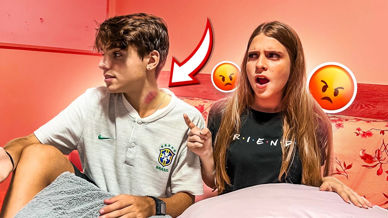 O GABB APARECEU COM UM CHUPÃO NO PESCOÇO E A AMANDA SURTOU!!