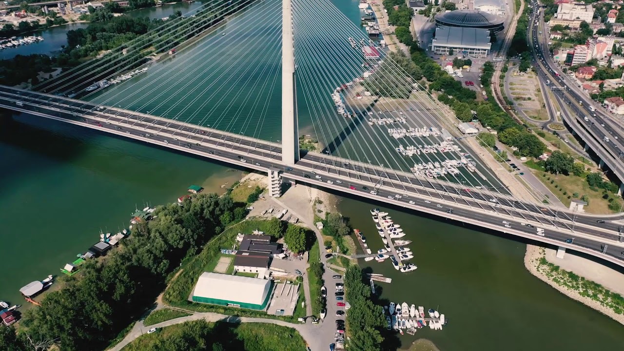 Jezero Ada Ciganlija i most na Adi
