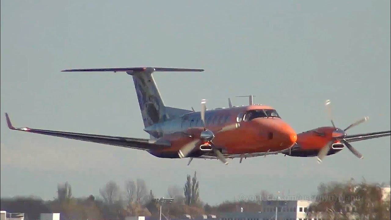 Flight Calibration Services Beech B300 Super King Air 350 [D-CFMD] @ Hamburg Airport
