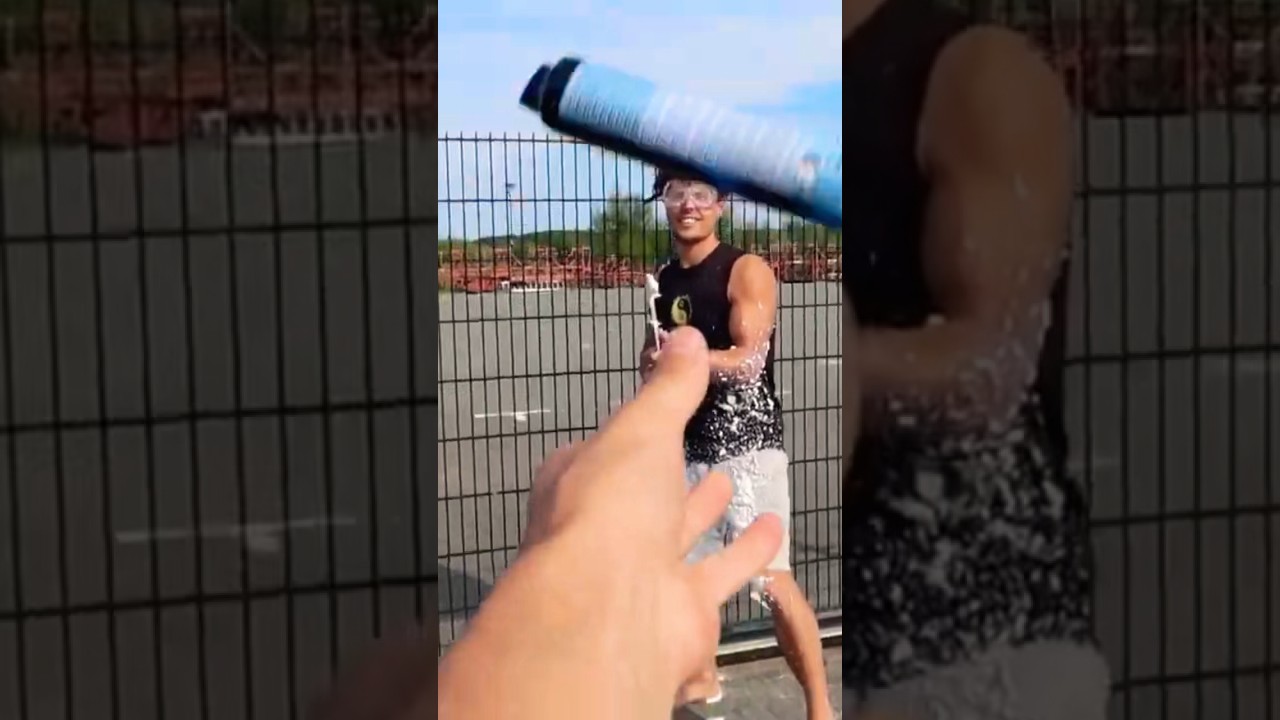 Scheerschuim bus kapot slaan met Ninja Zwaard, Dit had ik niet verwacht😳 