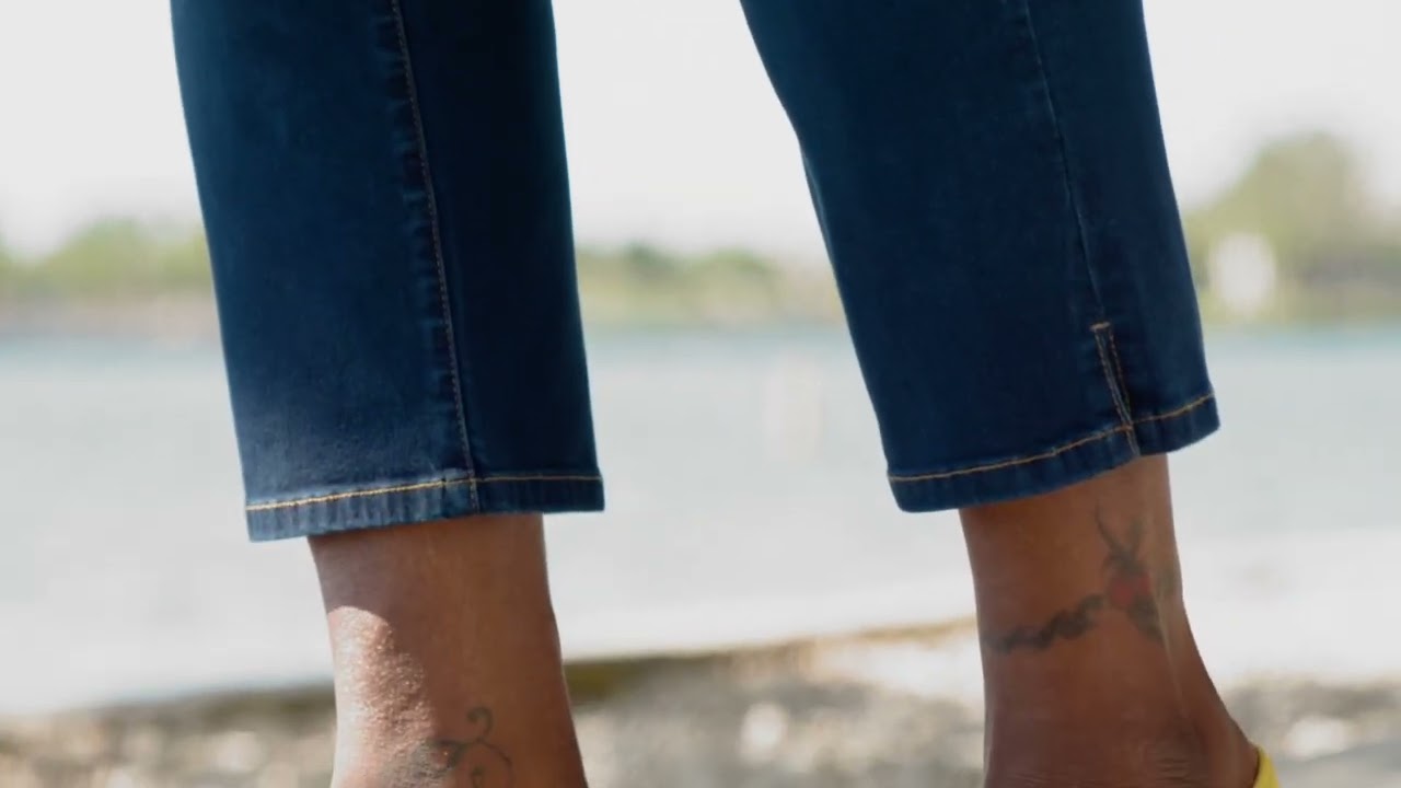 DG2 by Diane Gilman Coolmax Stretch Denim Essential Crop...