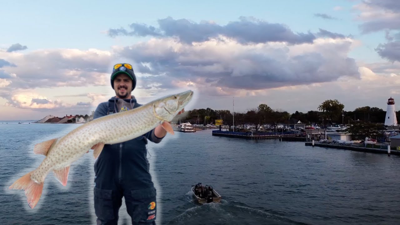 Lake St Clair Musky Fishing...Grinding in a LOW Pressure System