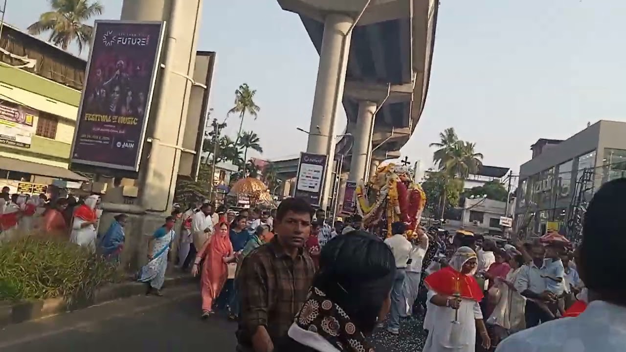 ചമ്പക്കര സെൻറ് ജെയിംസ് പള്ളിയിൽ വിശുദ്ധ യാക്കോബ് ശ്ലീഹായുടെ തിരുനാൾ - ആഘോഷമായ രൂപം എഴുന്നള്ളിപ്പ്