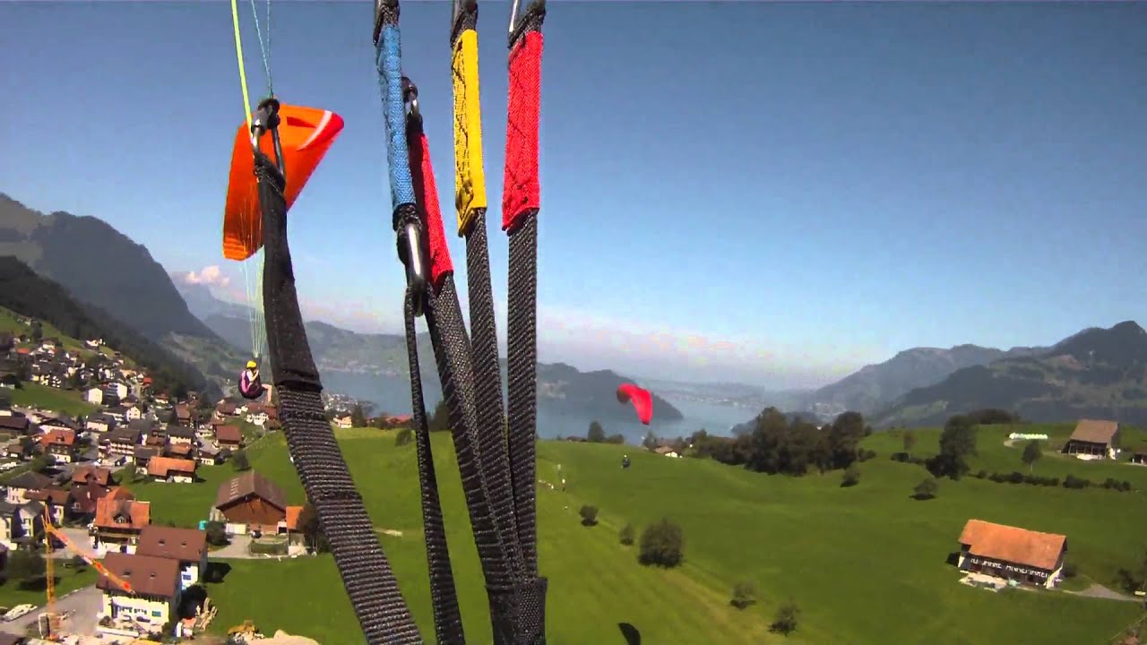 Gleitschirm-Anflug Emmetten