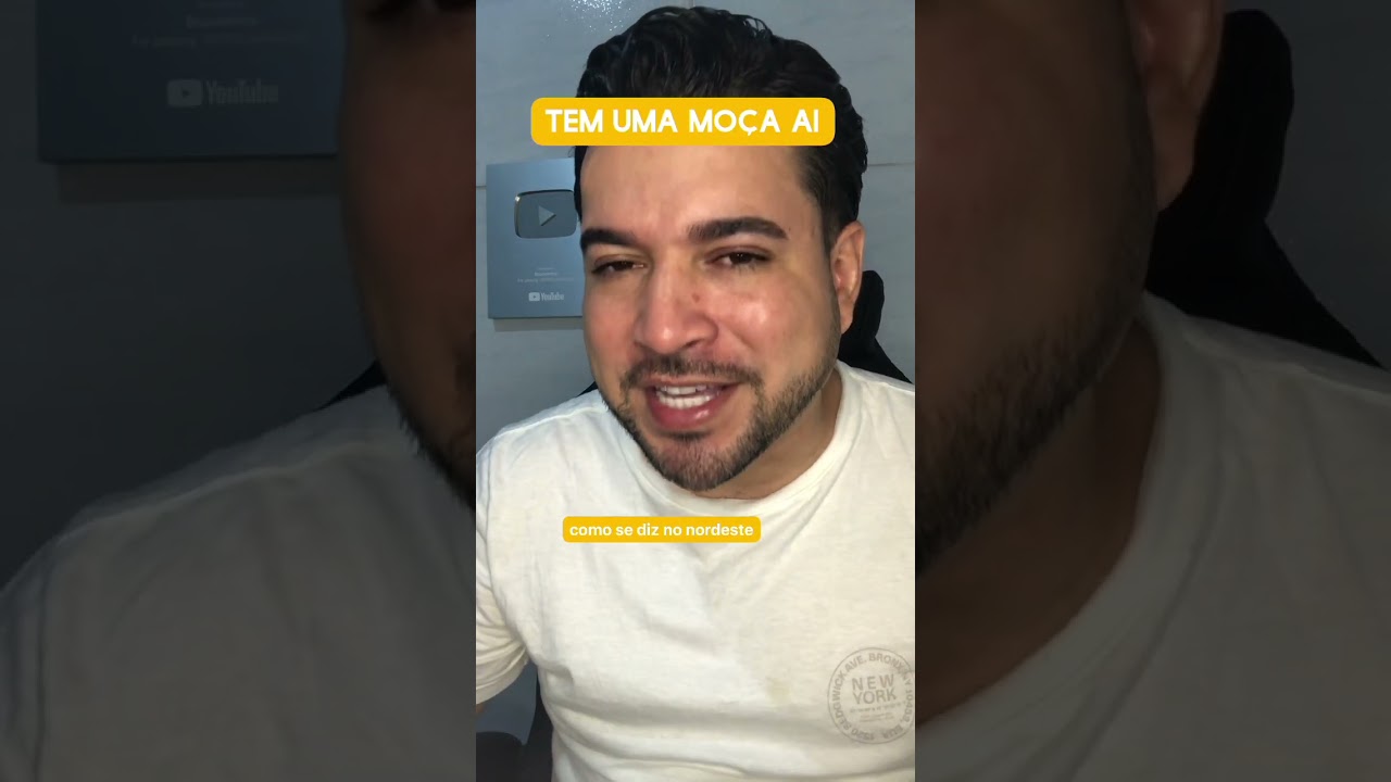 Tem uma moça ai