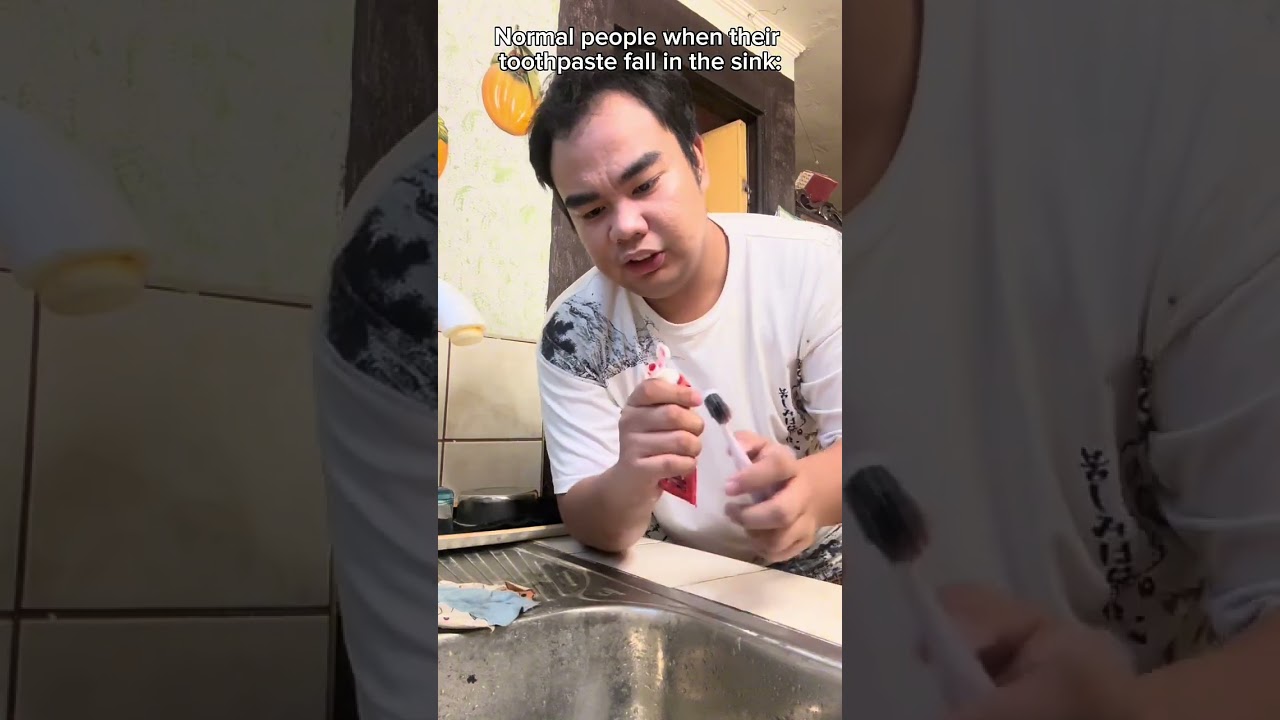 Normal people vs me when the toothpaste fall in the sink #funny #humorvibes #funnypictures #comedy