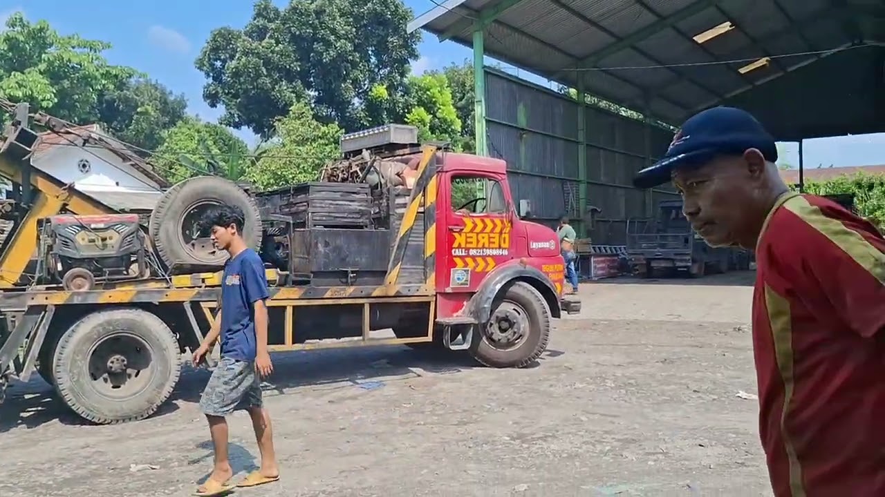 PROSES PENGIRIMAN UNIT LAKA TRUK GANDENG TERGULING MASUK SUNGAI 