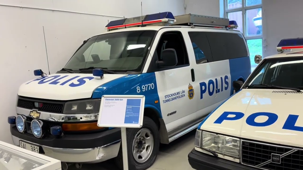 Polismuseets fordonssamling i Tullinge (lång version) Ett sevärt öppet hus.