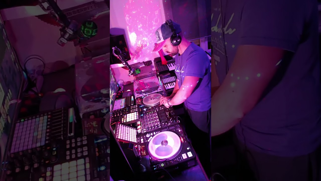 Pastis & Buenri - Stripped Vs E.X.E.L. - Wonderland