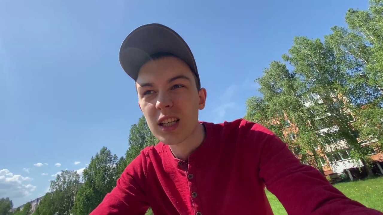 КАТАЮСЬ НА САМОКАТЕ ПО ШКОЛЬНОМУ СТАДИОНУ!