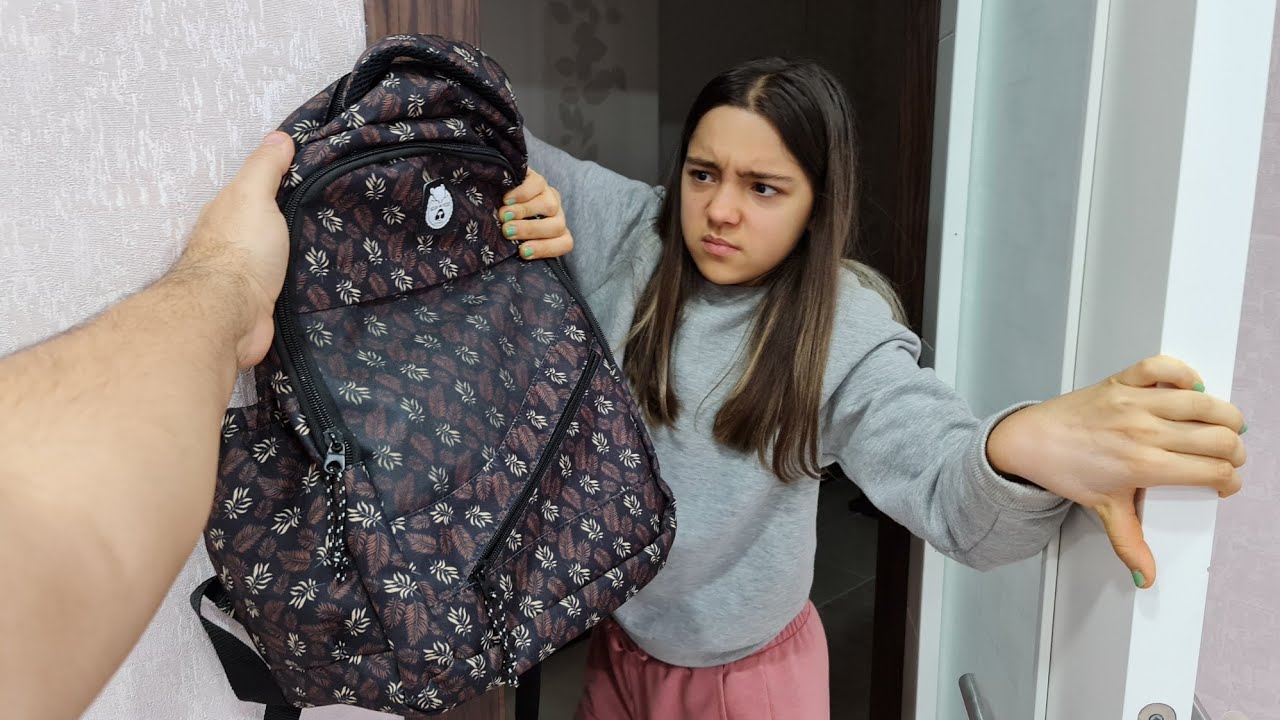 OKUL ÇANTAMDA NE VAR? BU SEFER MELİKE ODAYA BASKIN YAPTI