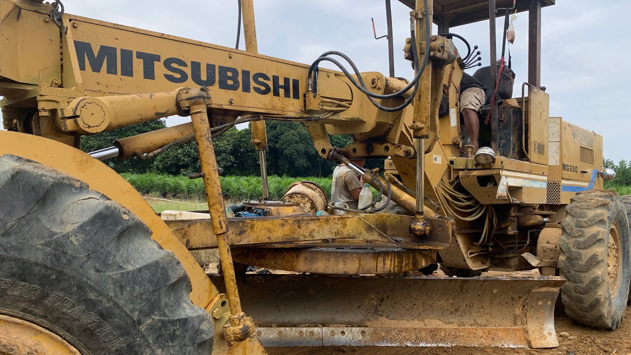 Alat berat motor grader mitsubishi//ganti Shaft gearbox circle yang patah