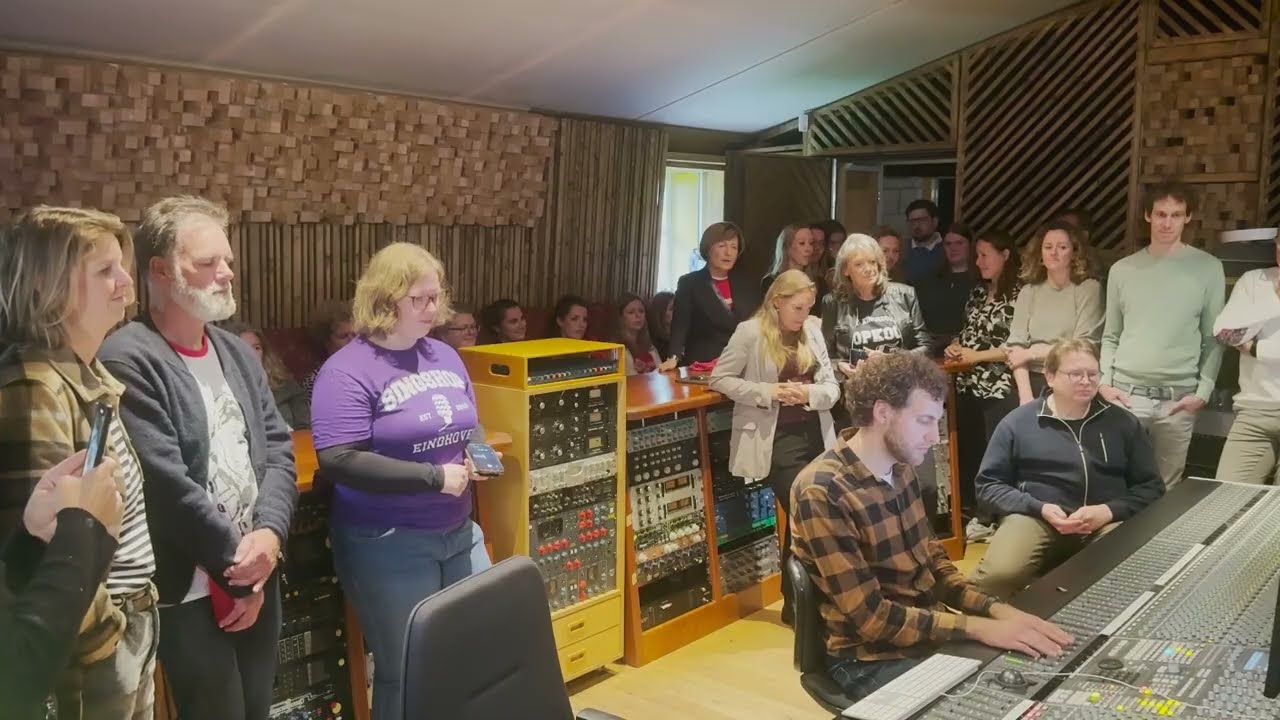 Royals - Het Eindhovens Popkoor GOUD | Lorde choir cover