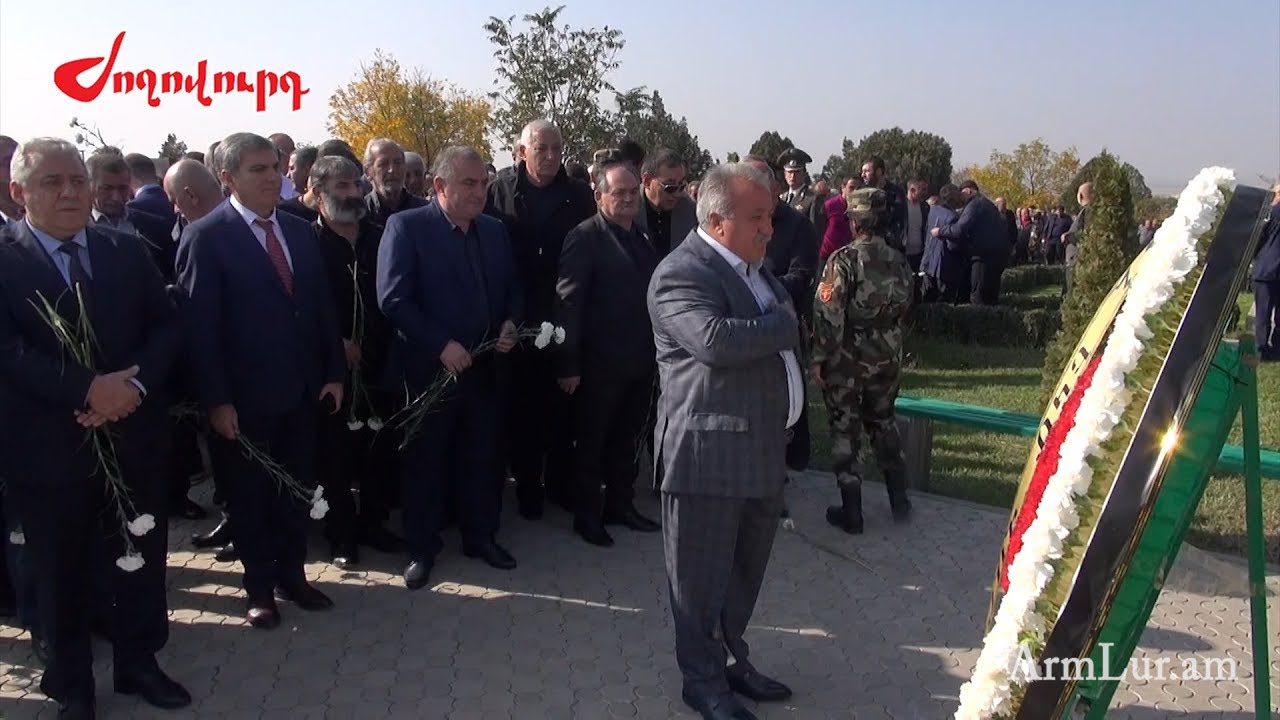 ԵԿՄ ականները՝ Սասուն Միքայելյանի գլխավորությամբ,  հարգեցին հոկտեմբերի 27 ի զոհերի հիշատակը