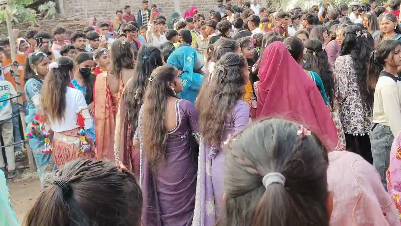 😍भाभी के साथ टक्कर 😍धुवांधार  धमाका  किया  है लड़कियां ने😍😍 #adivasi ... Adiwasi video ...