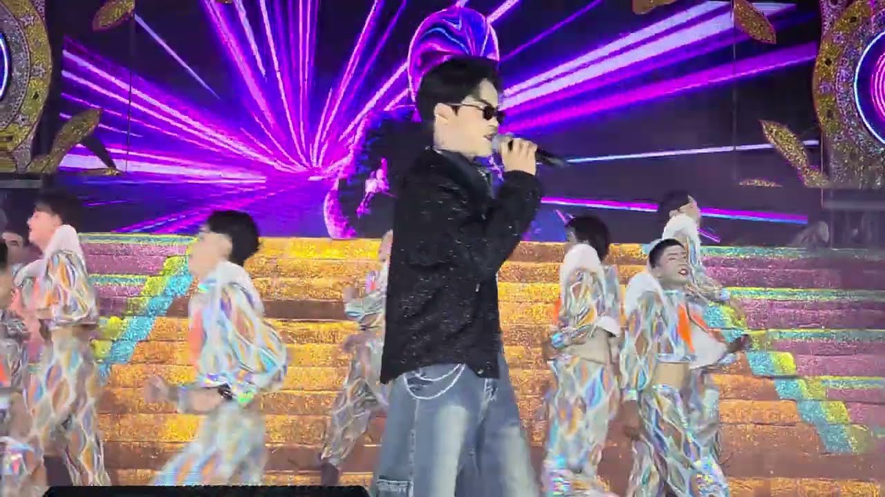 ไม่น่าเชื่อ แค่เริ่มคอนเสิรต์ก้อนั่งไม่ติด น้องเอกจัดเต็ม#สาวน้อยลำเพลินshow #สาวน้อยเพชรบ้านแพง 