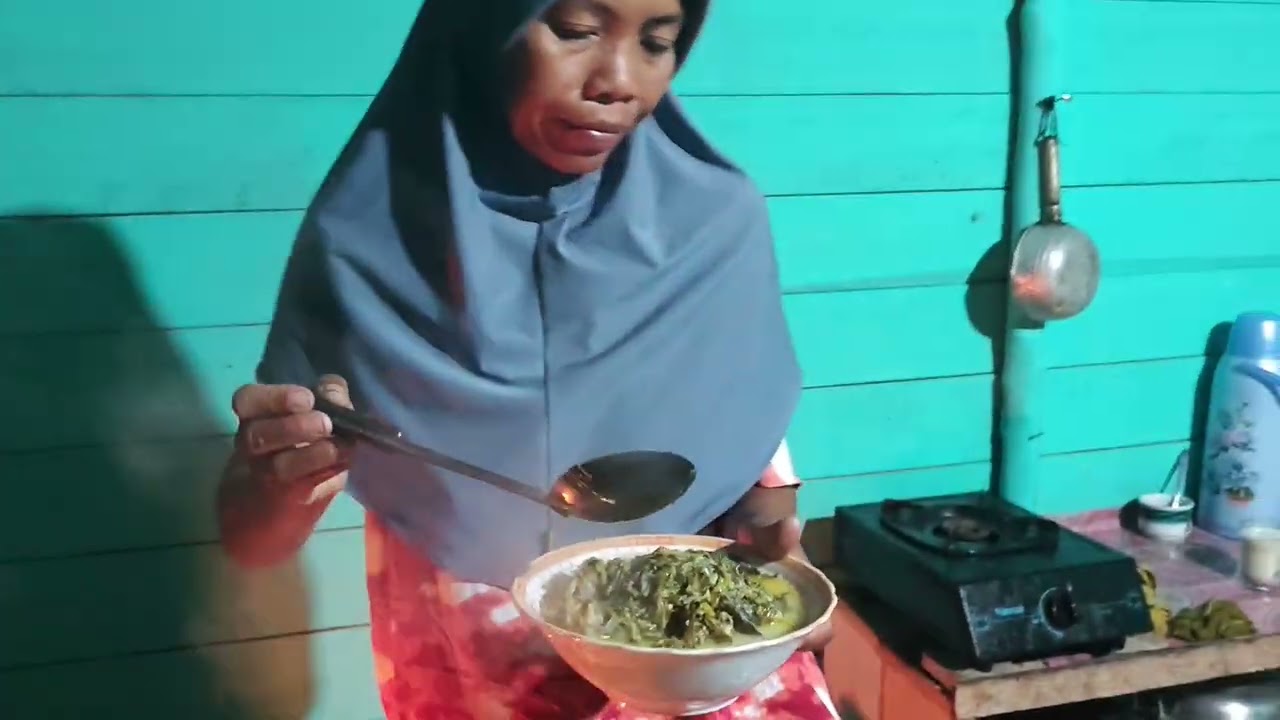SAUR  BERSAMA KELUARGA 