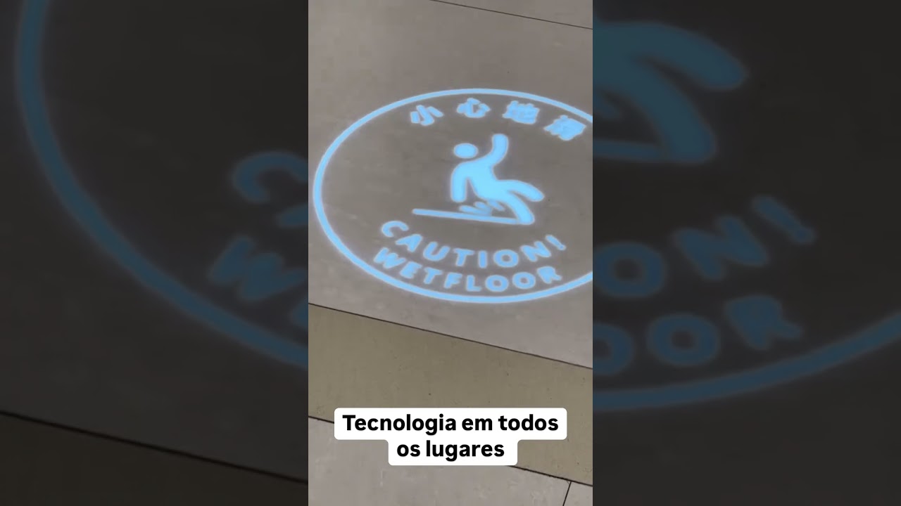 Sem placas de chão molhado, agora tudo com leds. muita tecnologia na China 🇨🇳
