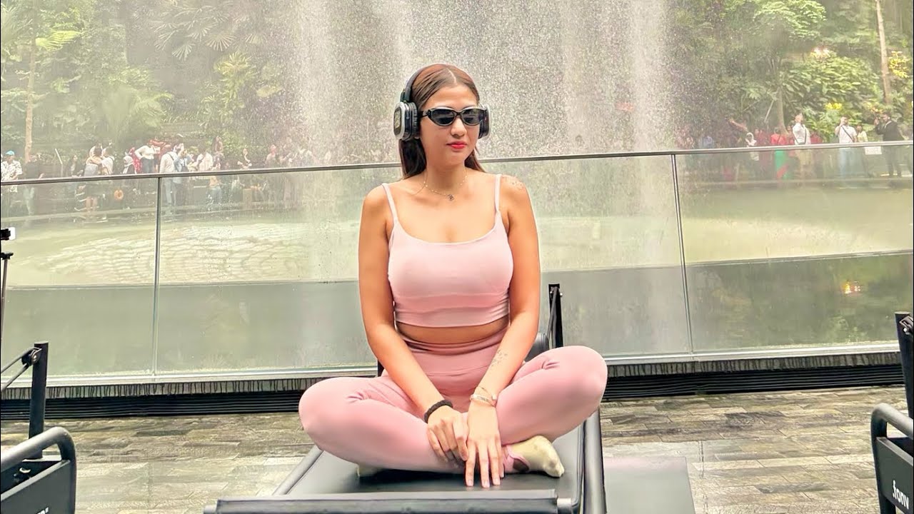 pilates di depan air mancur singapore…