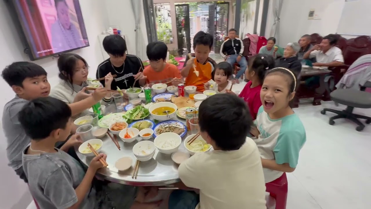 A Warm Family Dinner &ndash; Simple Moments, Big Happiness