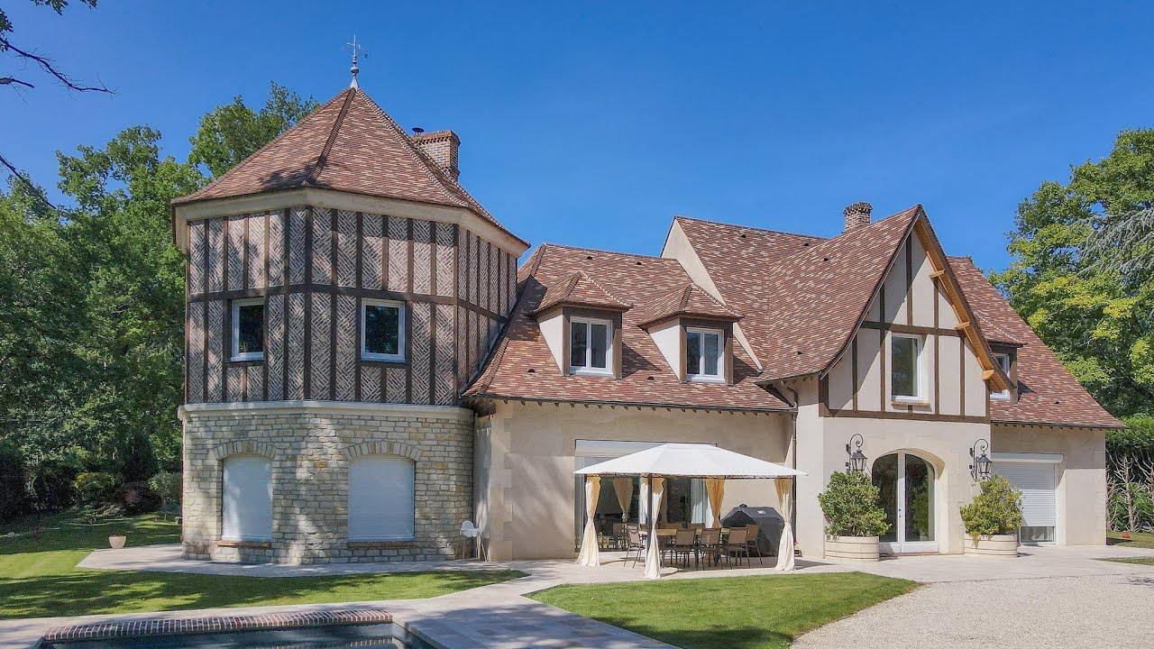 Propriété à vendre à 5kms de Chantilly, dans l'Oise, avec parc et piscine, 25mn de Roissy CDG