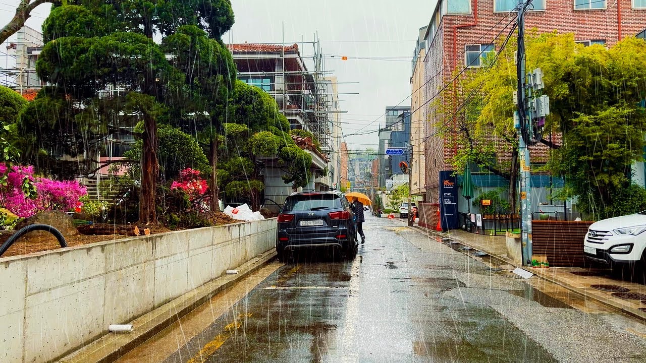 [4K SEOUL] Walking in the Rainy Seogyo-dong neighborhood. Korea Residential Area walking tour