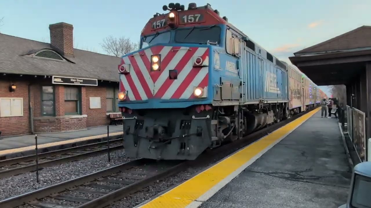 Metra's Christmas Theme Trains at Norwood Park & Main St Evanston IL (January 2026)