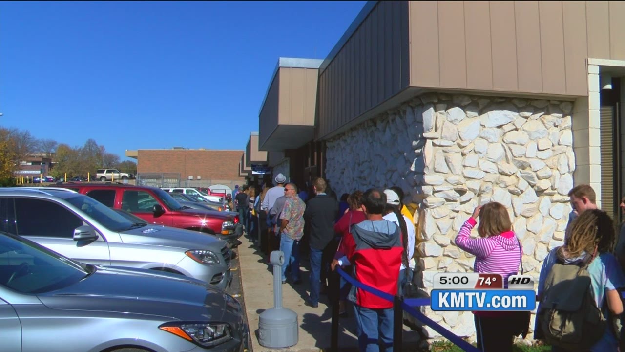 Voters pack early elections in Omaha