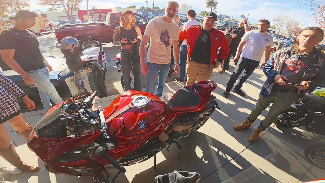 Crashing The New MV Agusta Superveloce1000 Party!