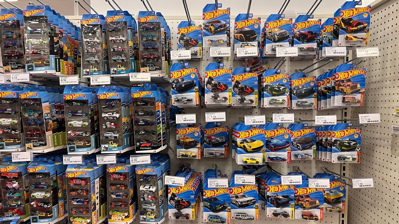Поиск машинок Hot Wheels в магазине Target!