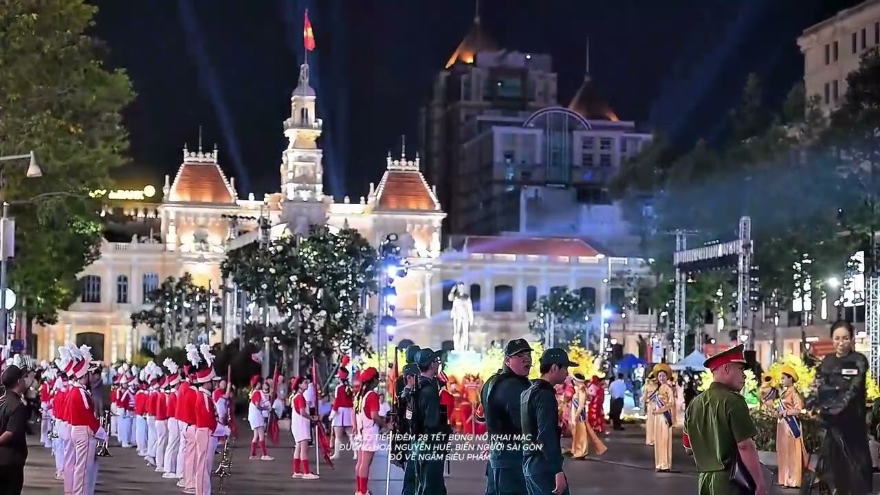 [ĐỈNH ĐIỂM] KHAI MẠC ĐƯỜNG HOA NGUYỄN HUỆ, BIỂN NGƯỜI SÀI GÒN ĐỔ VỀ NGẮM SIÊU PHẨM