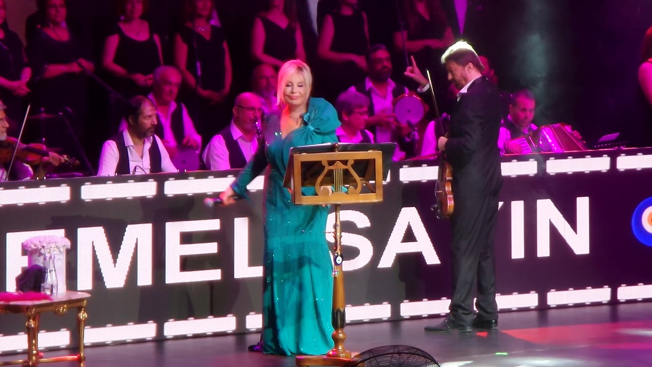 EMEL SAYIN -- Gözlerini Gözlerimden Ayırma Hiç (29 Haziran 2019 Harbiye Açık Hava)