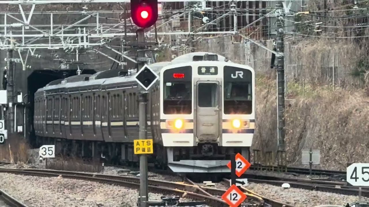 211系2000番台N608編成が相模湖駅に入線するシーン