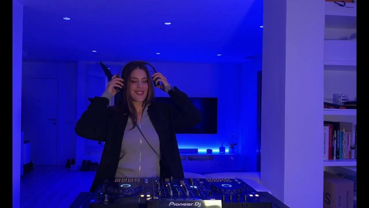 Sara Collado at Home | Deep House and Progressive House DJ Set