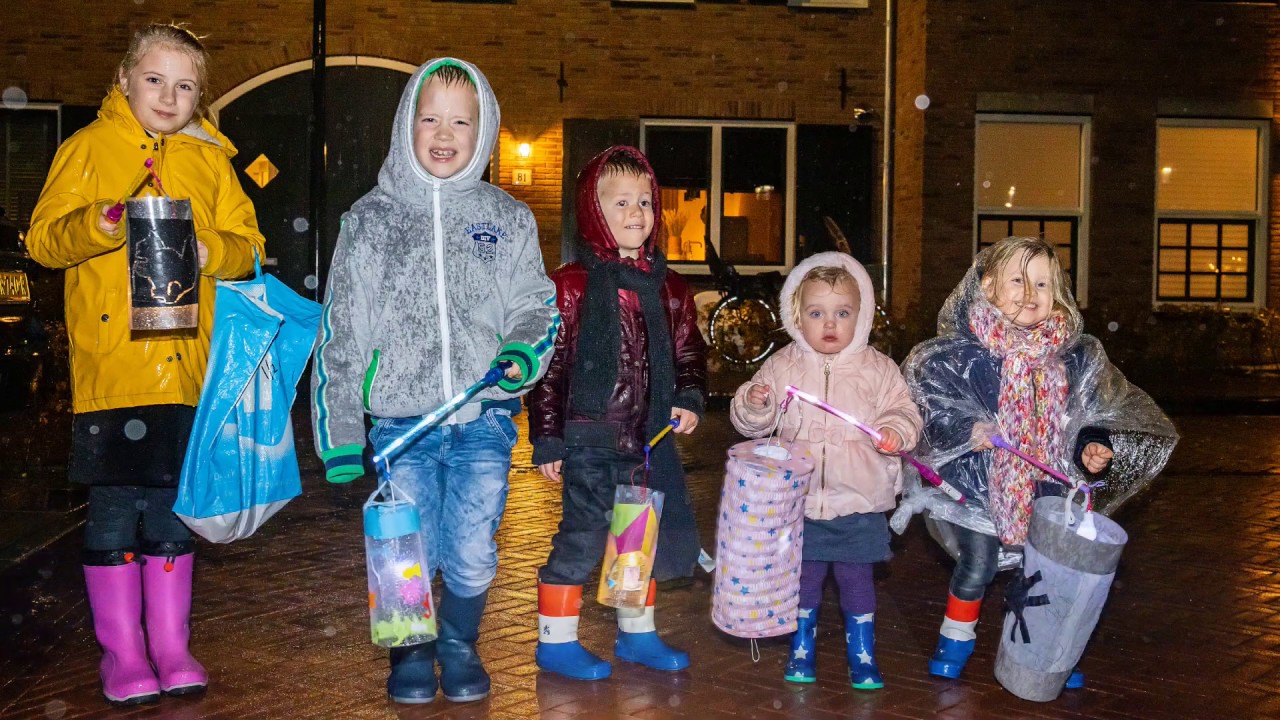 Eva, Joris en Boaz lopen Sint Maarten 2019