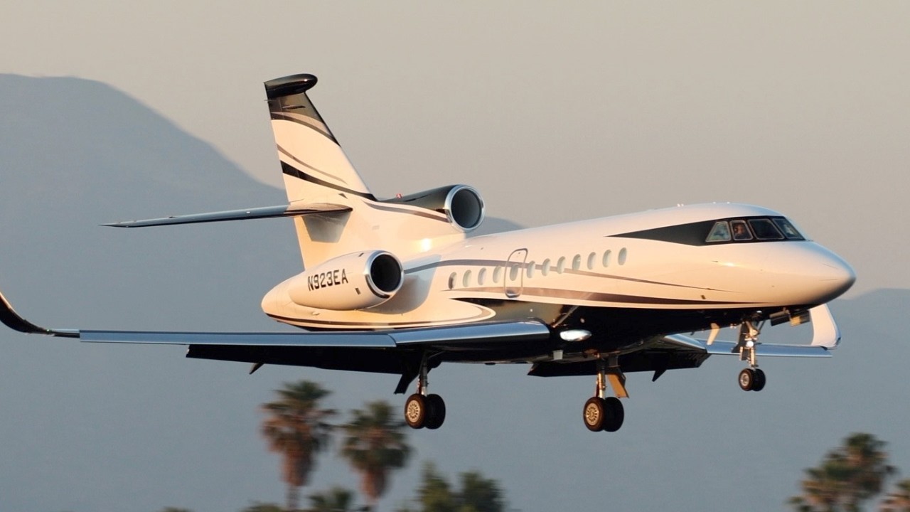 VAN NUYS AIRPORT PRIVATE JETS | Plane landing and takeoff video