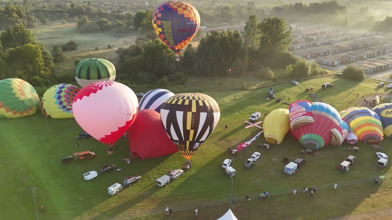 Poranne loty na Festiwalu Balonowym Szczecinek 