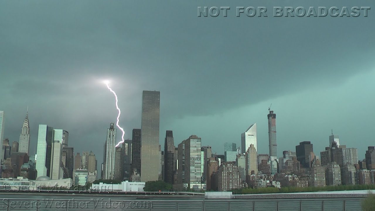 NYC Severe Thunderstorms (LIGHTNING OVER MANHATTAN SKYLINE) 8.31.2014