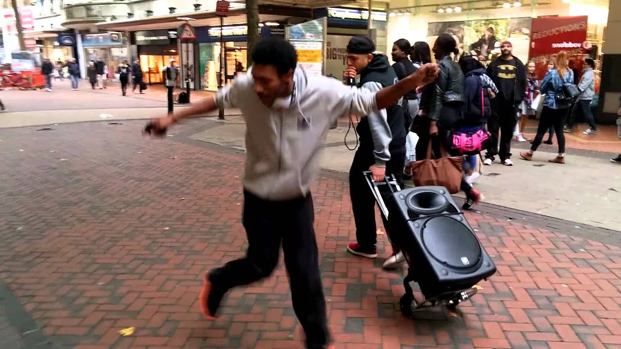 Beatboxer makes people dance!!!!!