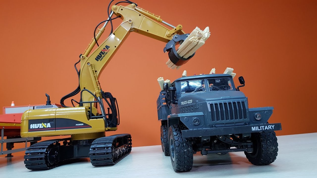 Загружаем Урал 4320 с помощью экскаватора на радиоуправлении Huina 1570